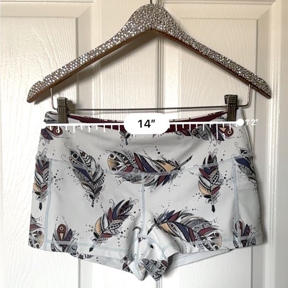 Feed Me Fight Me feather shorts with 2 pockets Sz M - Picture 5 of 6